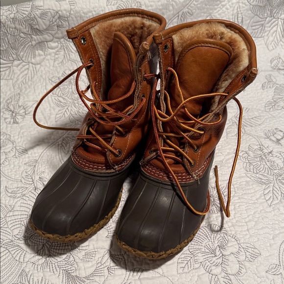 L.L. Bean Tan and Brown Lace-Up Boots - Picture 10 of 16